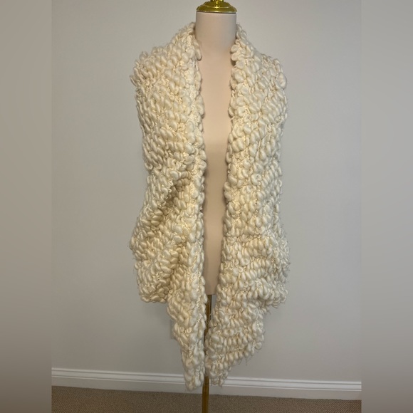 Miha Open Loop Ivory/Grey Vest - Picture 5 of 9